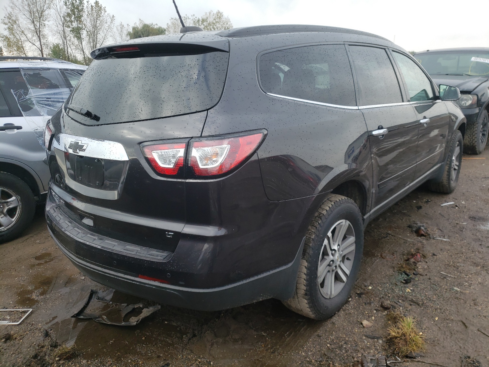 Photo 4 from auction – 2017 CHEVROLET TRAVERSE with VIN 1GNKVGKD5HJ206270