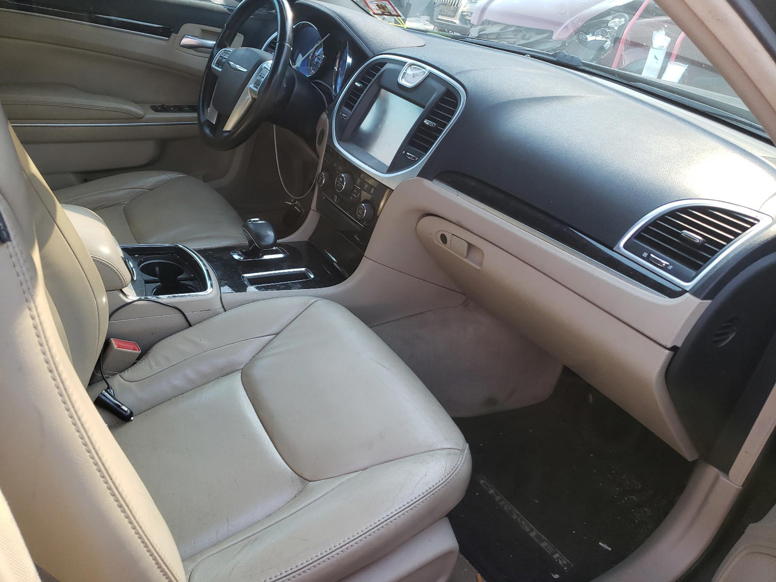 Photo 5 from auction – 2012 CHRYSLER 300 LIMITE with VIN 2C3CCACG0CH285113