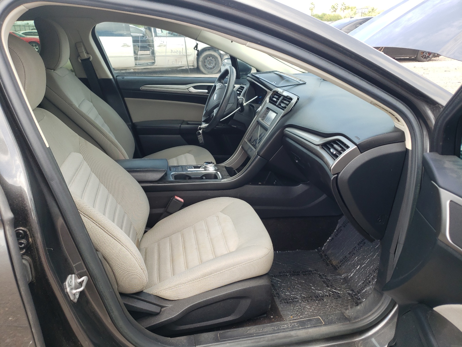 Photo 5 from auction – 2017 FORD FUSION S with VIN 3FA6P0G78HR241542