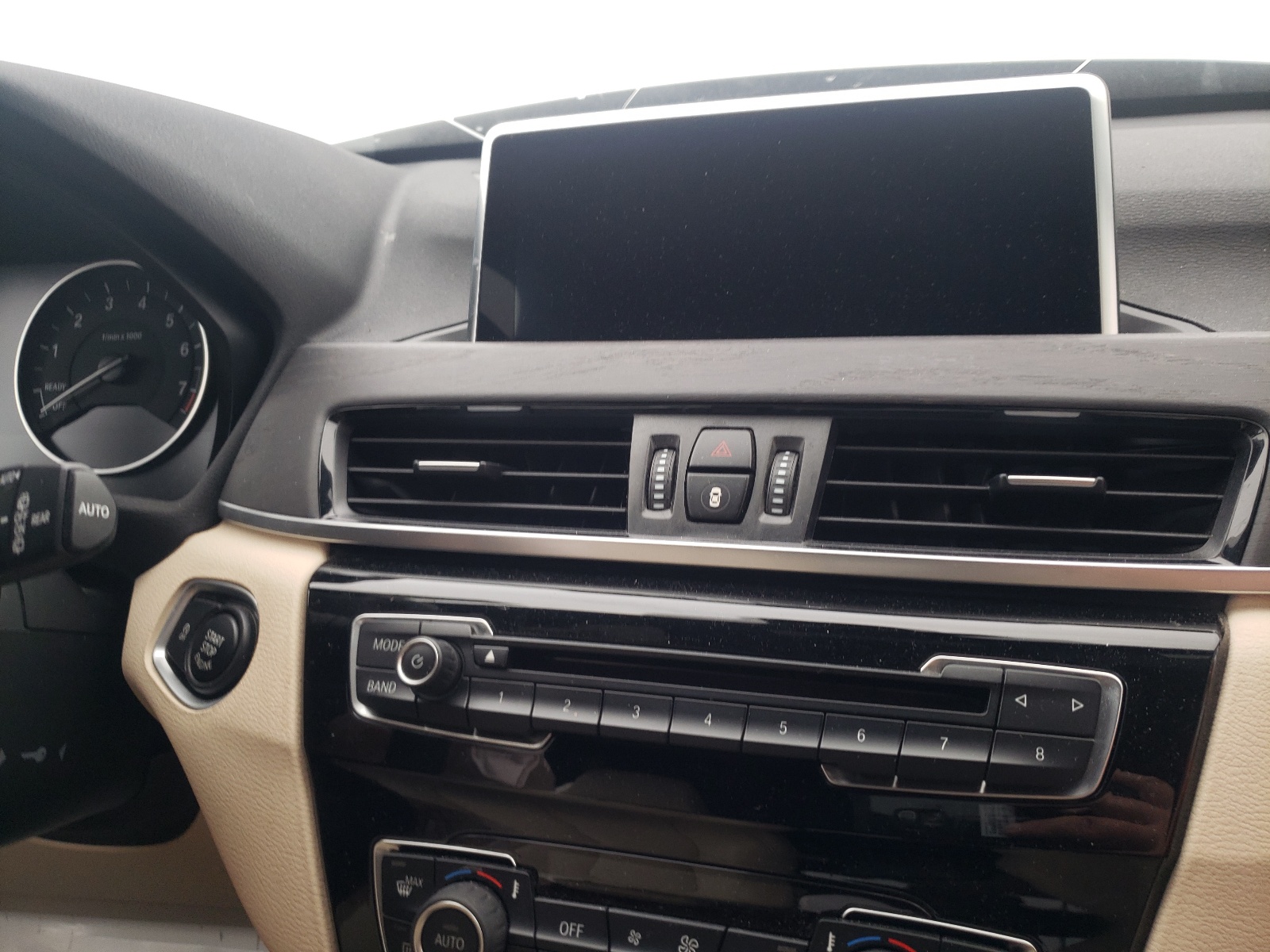 Photo 9 from auction – 2017 BMW X1 XDRIVE2 with VIN WBXHT3Z37H4A55595
