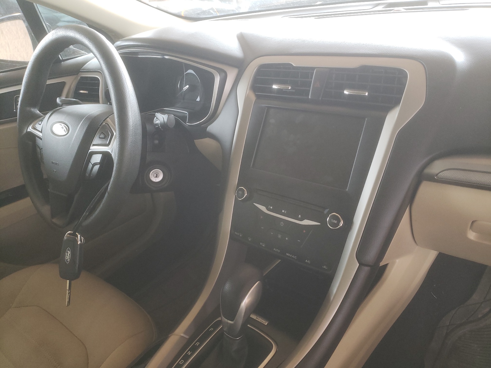 Photo 9 from auction – 2013 FORD FUSION SE with VIN 3FA6P0HR0DR382504