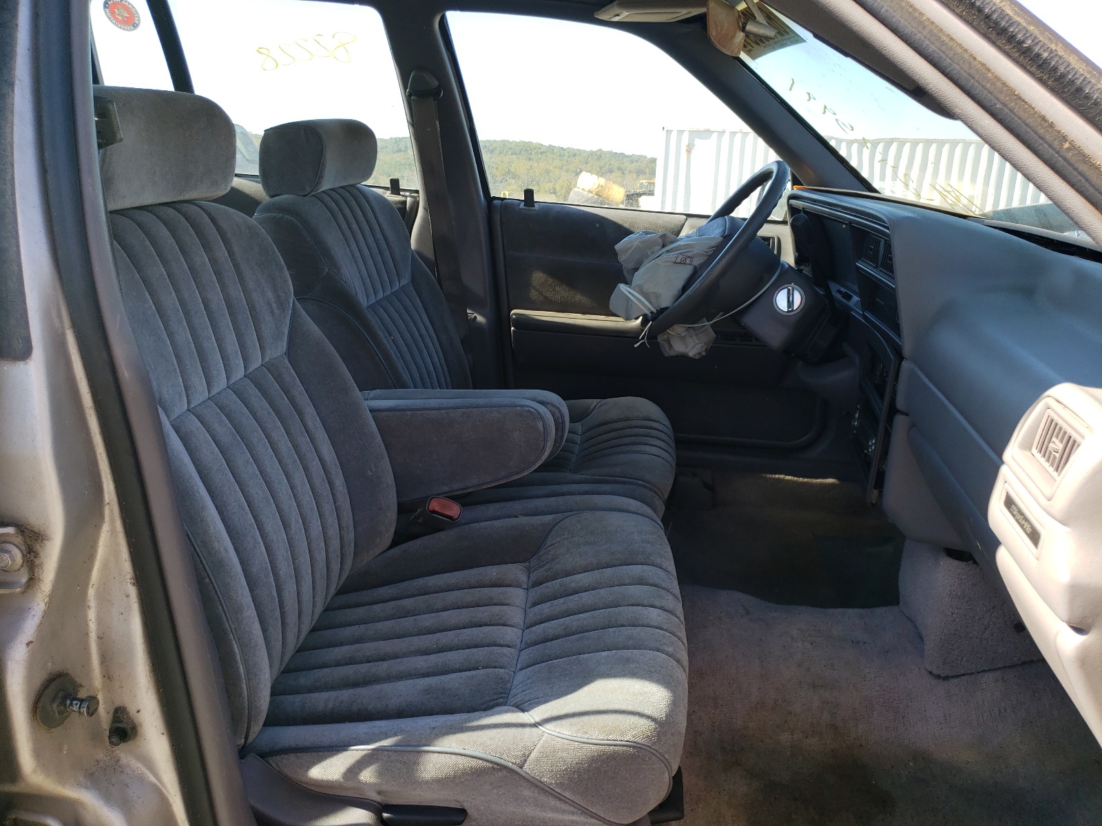 Photo 5 from auction – 1992 DODGE SPIRIT with VIN 1B3XA5636NF145916