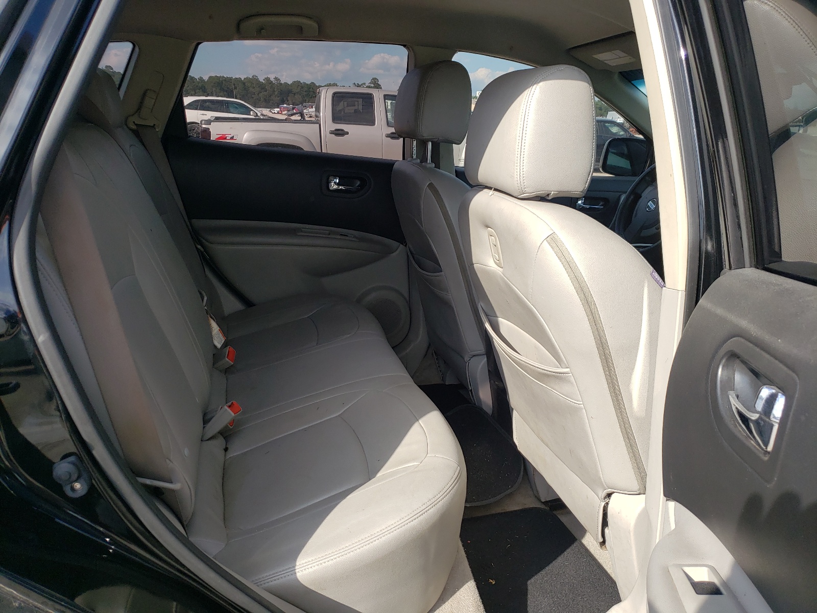 Photo 6 from auction – 2011 NISSAN ROGUE S with VIN JN8AS5MT9BW569403