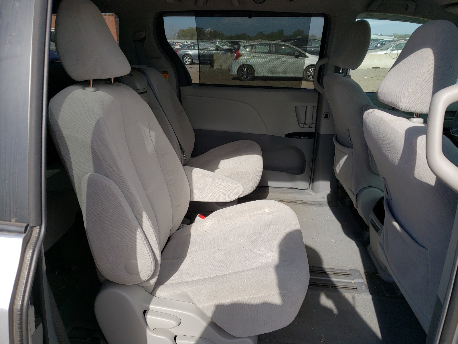 Photo 6 from auction – 2014 TOYOTA SIENNA LE with VIN 5TDKK3DC1ES454528