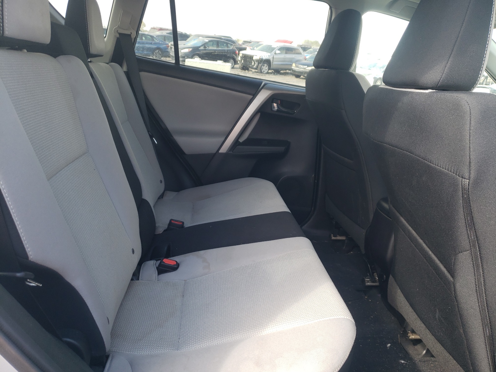 Photo 6 from auction – 2016 TOYOTA RAV4 XLE with VIN 2T3WFREV9GW295753