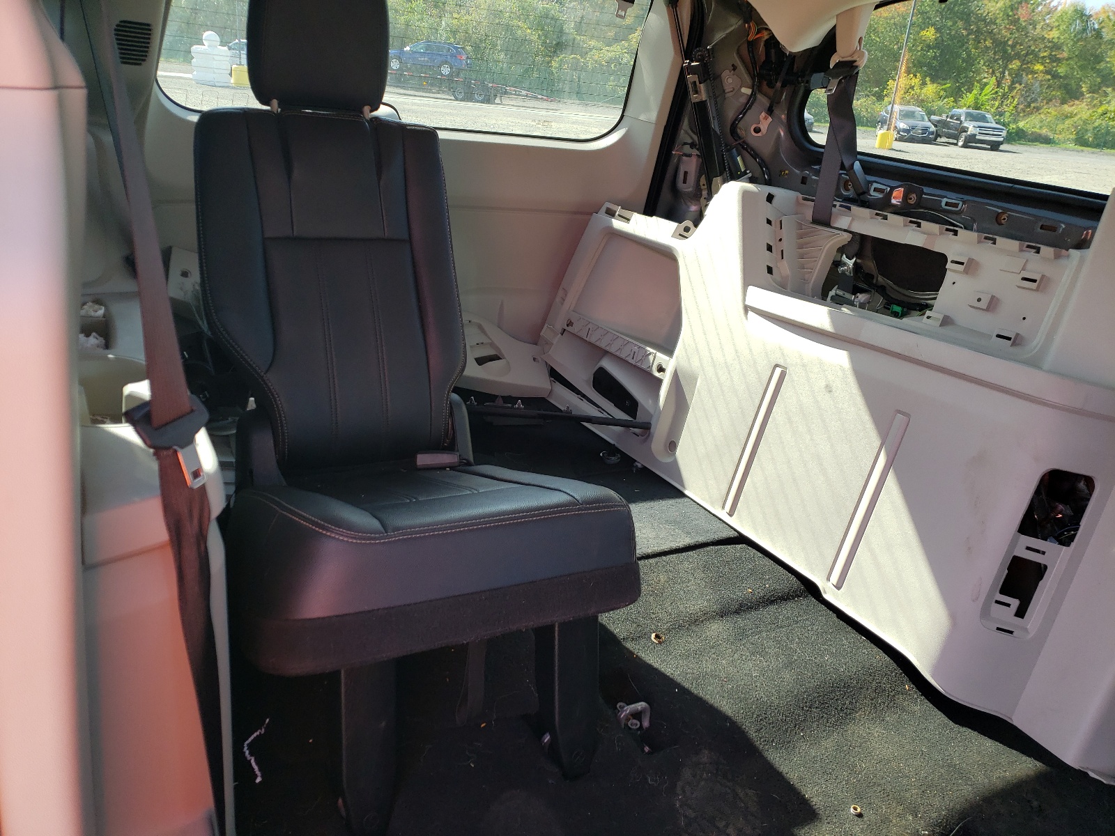 Photo 6 from auction – 2016 CHRYSLER TOWN & COU with VIN 2C4RC1BG7GR256781