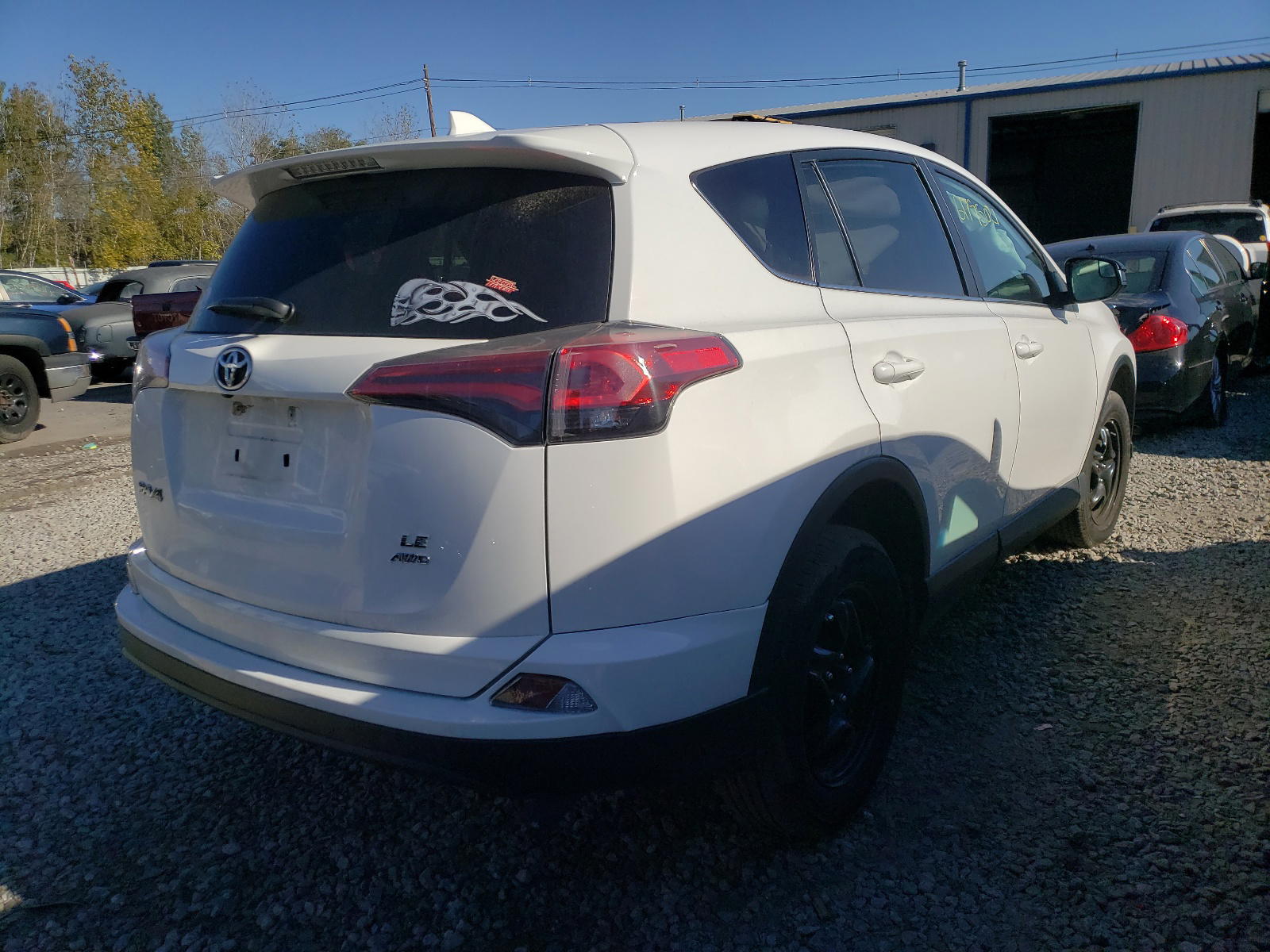Photo 4 from auction – 2018 TOYOTA RAV4 LE with VIN 2T3BFREV7JW765008
