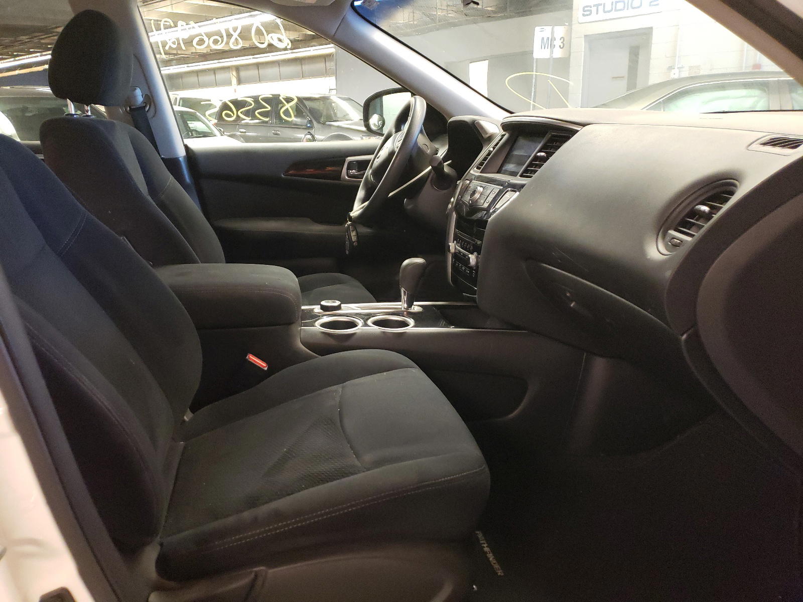 Photo 5 from auction – 2013 NISSAN PATHFINDER with VIN 5N1AR2MM1DC635876