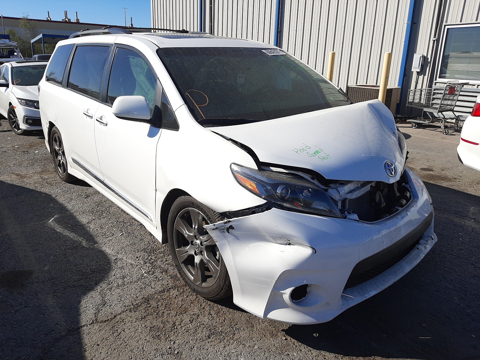 TOYOTA SIENNA SE 2017 with VIN 5TDXZ3DC3HS806045 - Photo from auction
