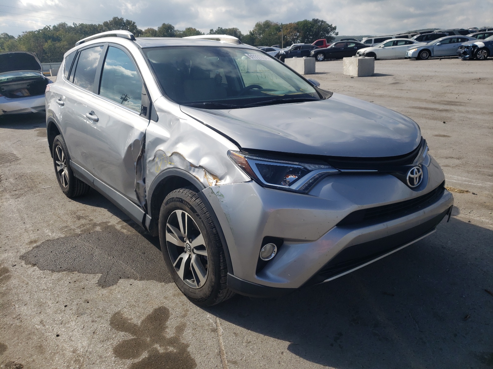 Photo 1 from auction – 2016 TOYOTA RAV4 XLE with VIN 2T3WFREV9GW295753