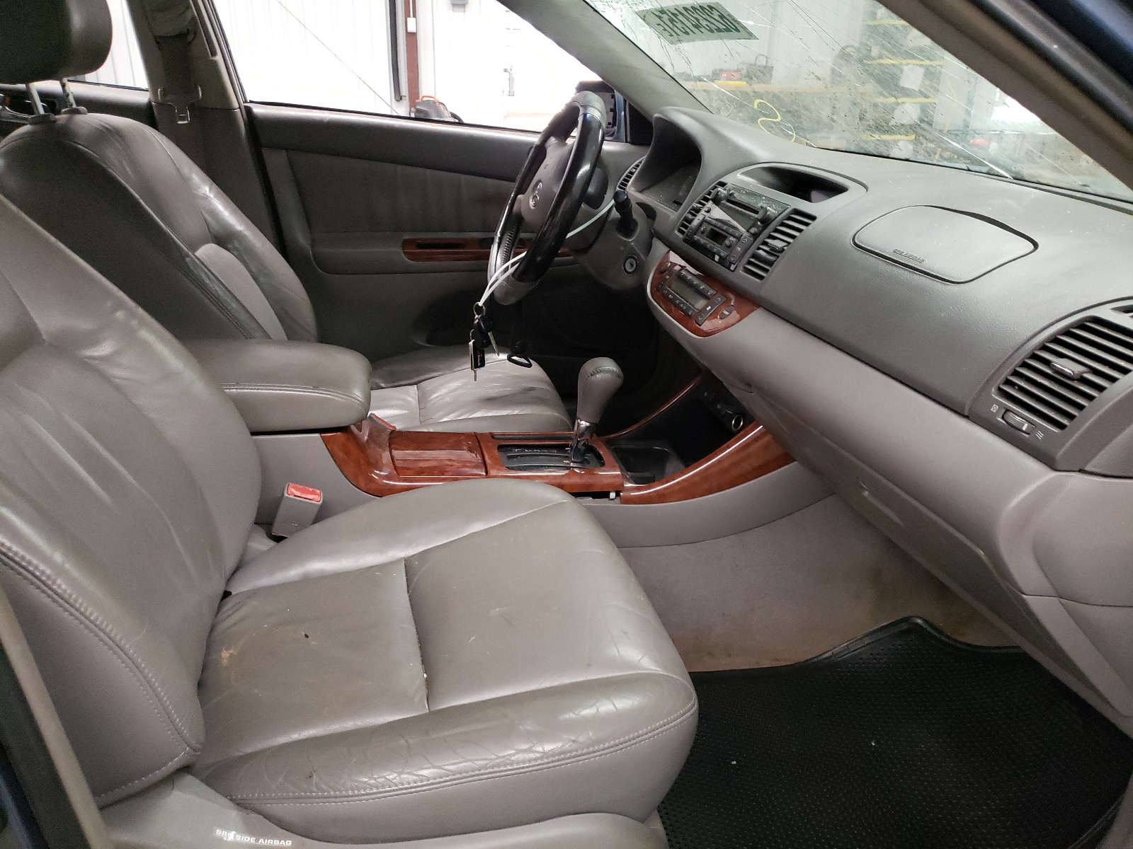 Photo 5 from auction – 2003 TOYOTA CAMRY LE with VIN 4T1BE30K63U686129