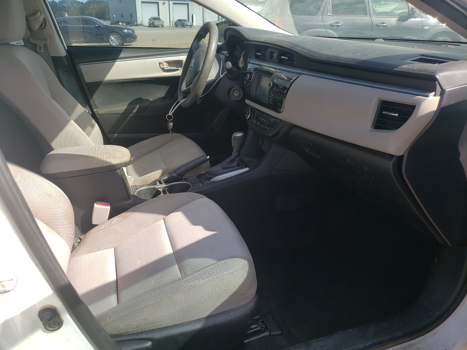 Photo 5 from auction – 2015 TOYOTA COROLLA L with VIN 5YFBURHE7FP307830