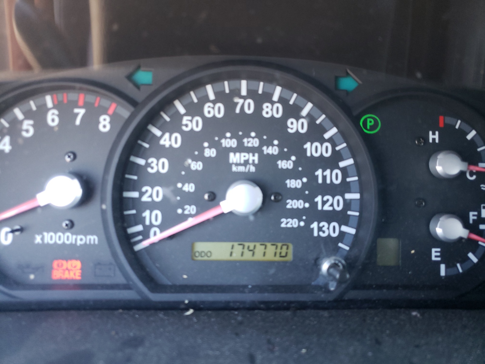 Photo 8 from auction – 2005 KIA SORENTO EX with VIN KNDJC733155384049
