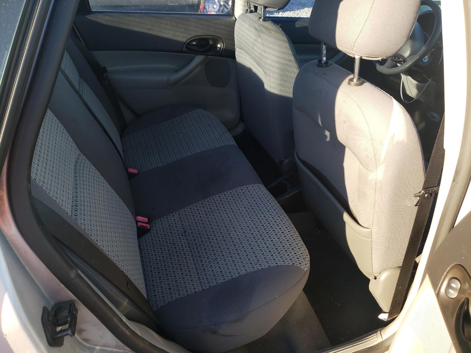 Photo 6 from auction – 2007 FORD FOCUS with VIN 1FAFP34N57W356759