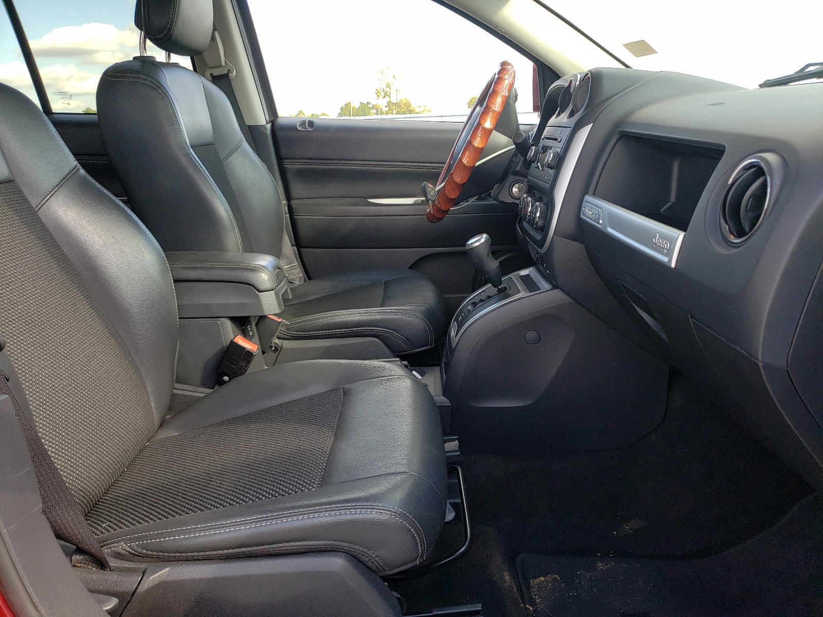 Photo 5 from auction – 2016 JEEP COMPASS LA with VIN 1C4NJDEBXGD597004