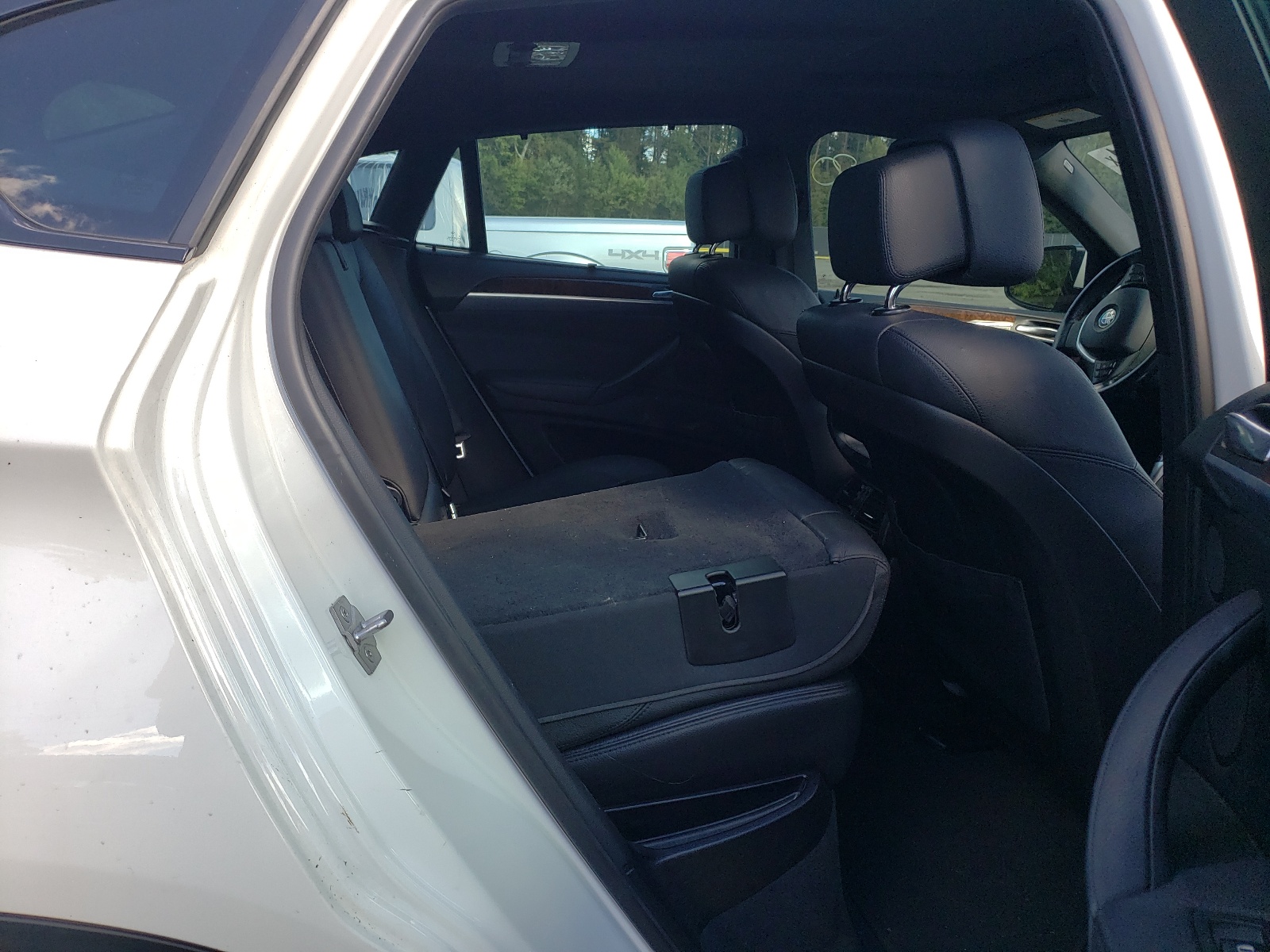 Photo 6 from auction – 2012 BMW X6 XDRIVE5 with VIN 5UXFG8C56CL590167