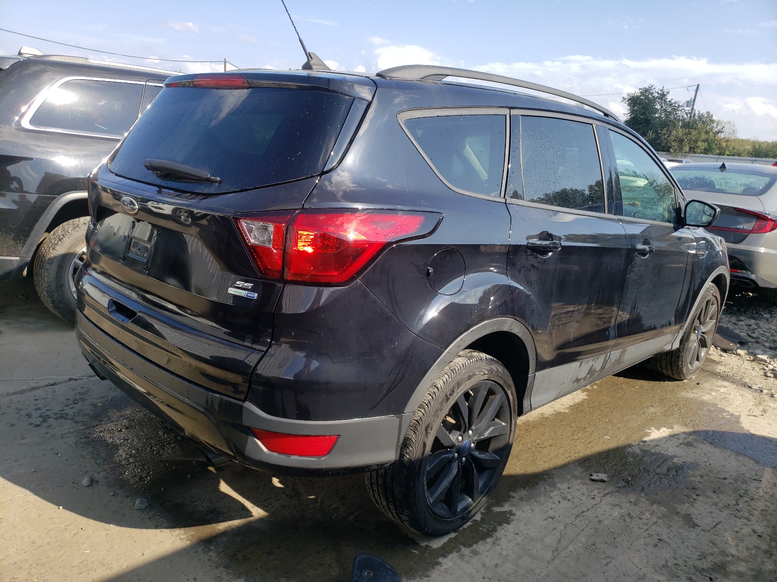 Photo 4 from auction – 2019 FORD ESCAPE SE with VIN 1FMCU9GD6KUB10346