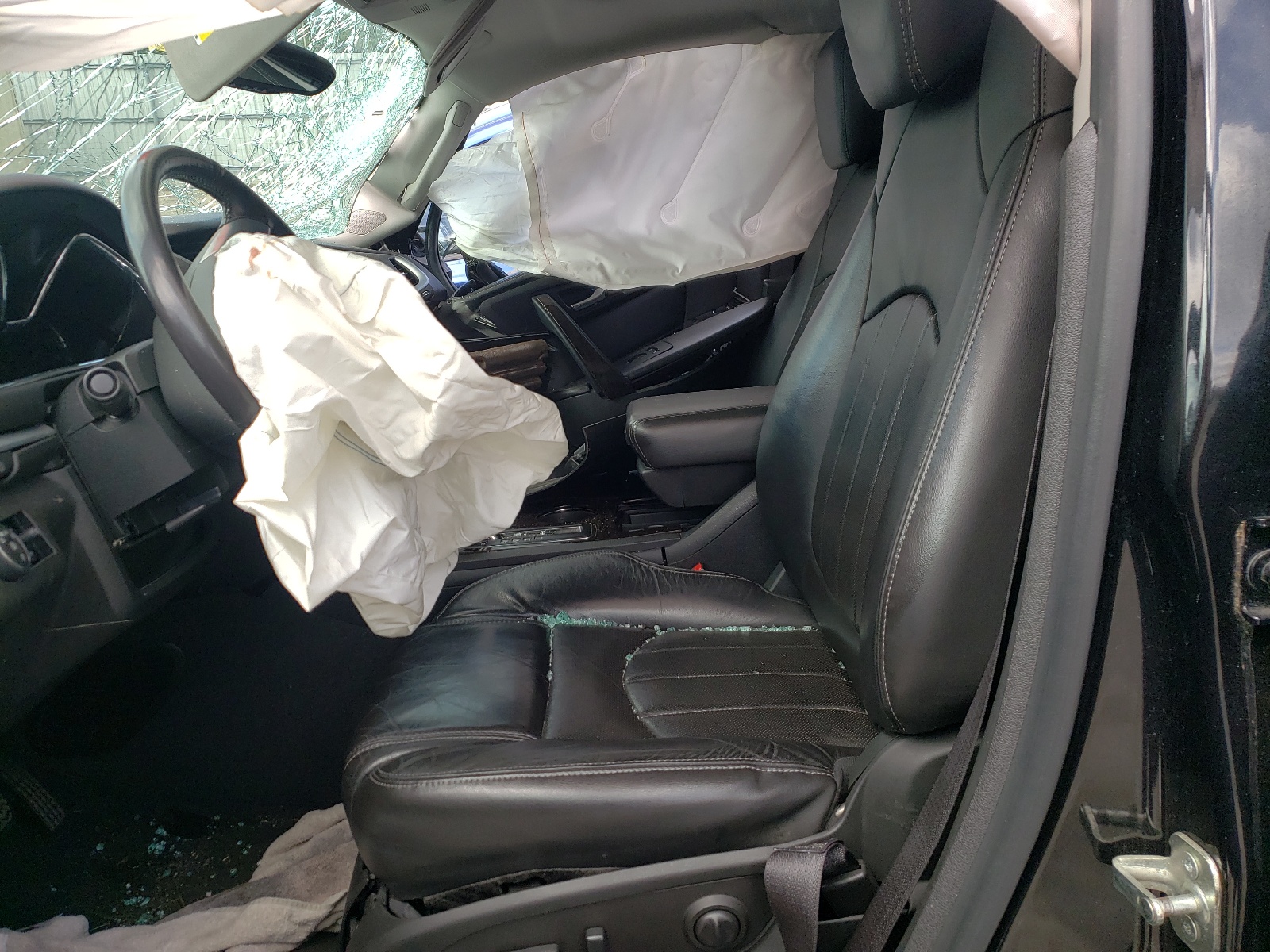 Photo 5 from auction – 2015 CHEVROLET TRAVERSE L with VIN 1GNKRJKD8FJ156219