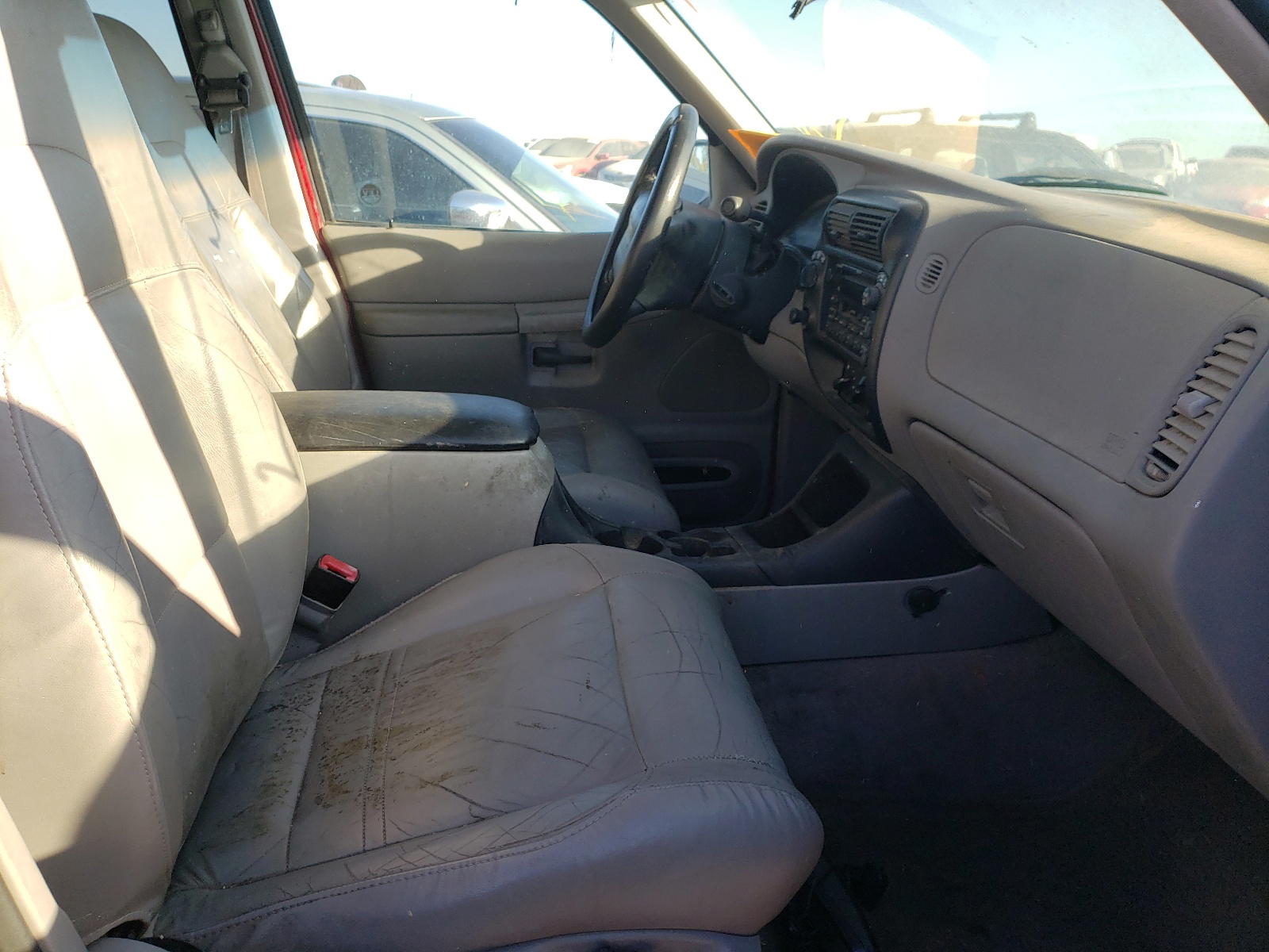 Photo 5 from auction – 2001 FORD EXPLORER X with VIN 1FMZU73E01ZA47811