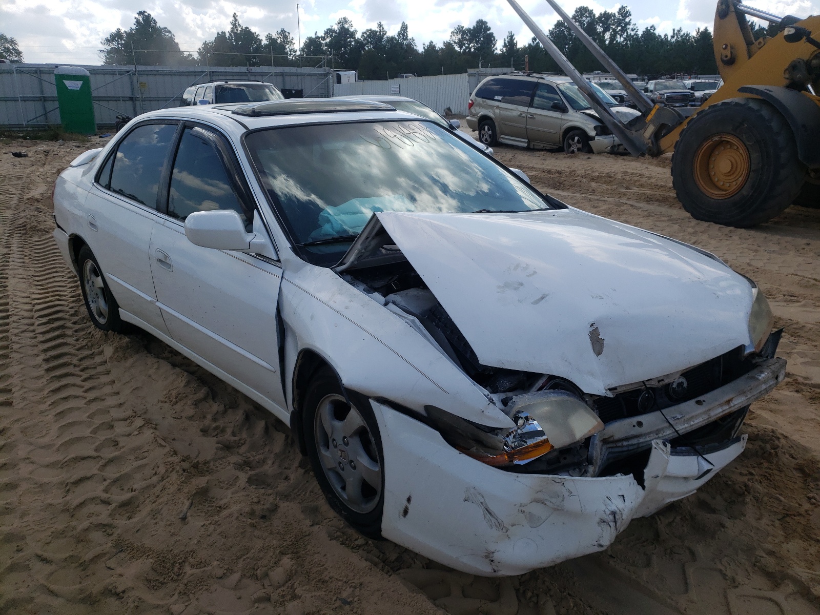 HONDA ACCORD EX 2000 with VIN 1HGCG668XYA072260 - Photo from auction