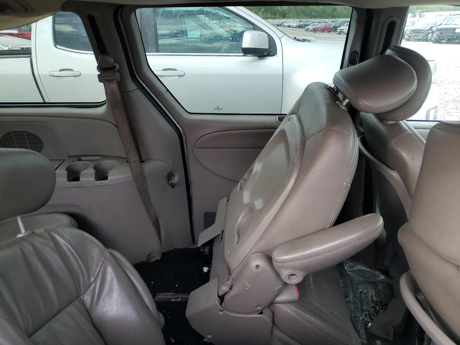 Photo 6 from auction – 2002 DODGE GRAND CARA with VIN 2B8GP54L92R793833