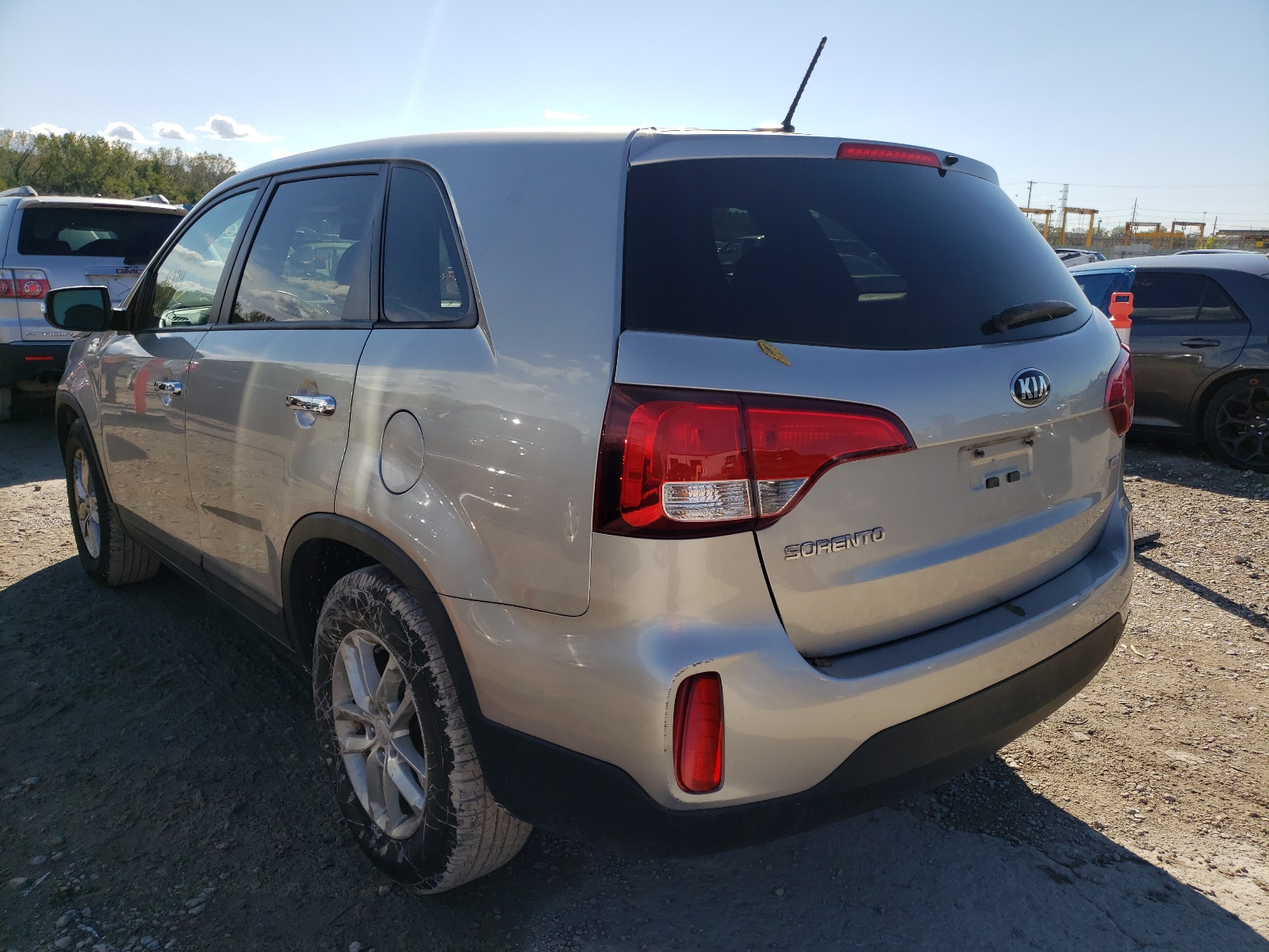 Photo 3 from auction – 2015 KIA SORENTO LX with VIN 5XYKT3A69FG646421