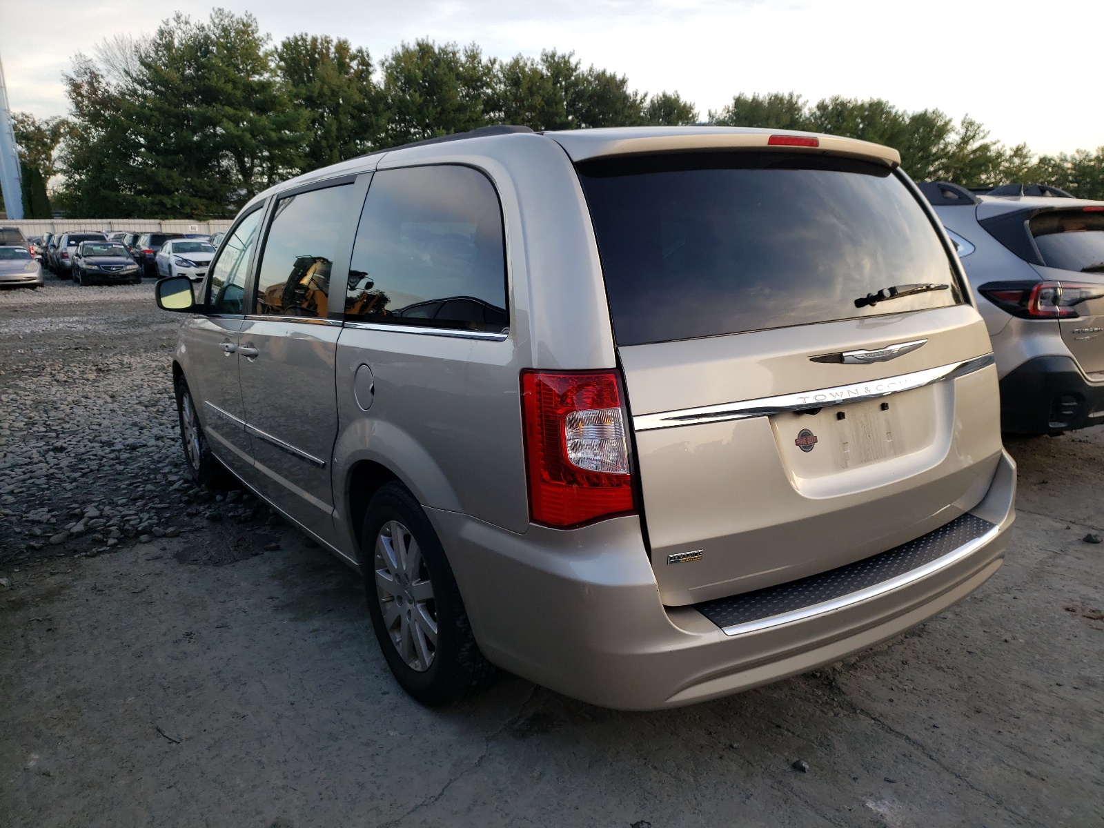 Photo 3 from auction – 2014 CHRYSLER TOWN & COU with VIN 2C4RC1BG7ER435366
