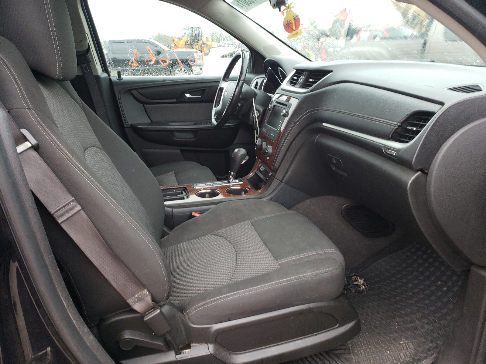 Photo 5 from auction – 2013 CHEVROLET TRAVERSE L with VIN 1GNKRGKD1DJ158264