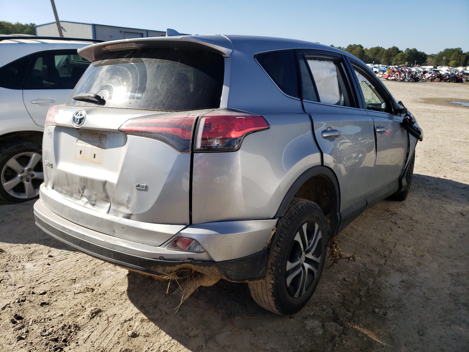 Photo 4 from auction – 2018 TOYOTA RAV4 LE with VIN 2T3ZFREV9JW422604