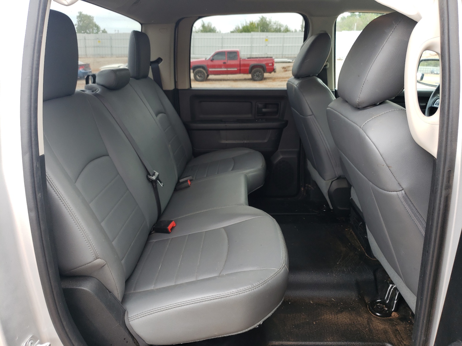 Photo 6 from auction – 2017 RAM 1500 ST with VIN 1C6RR6KG1HS556383