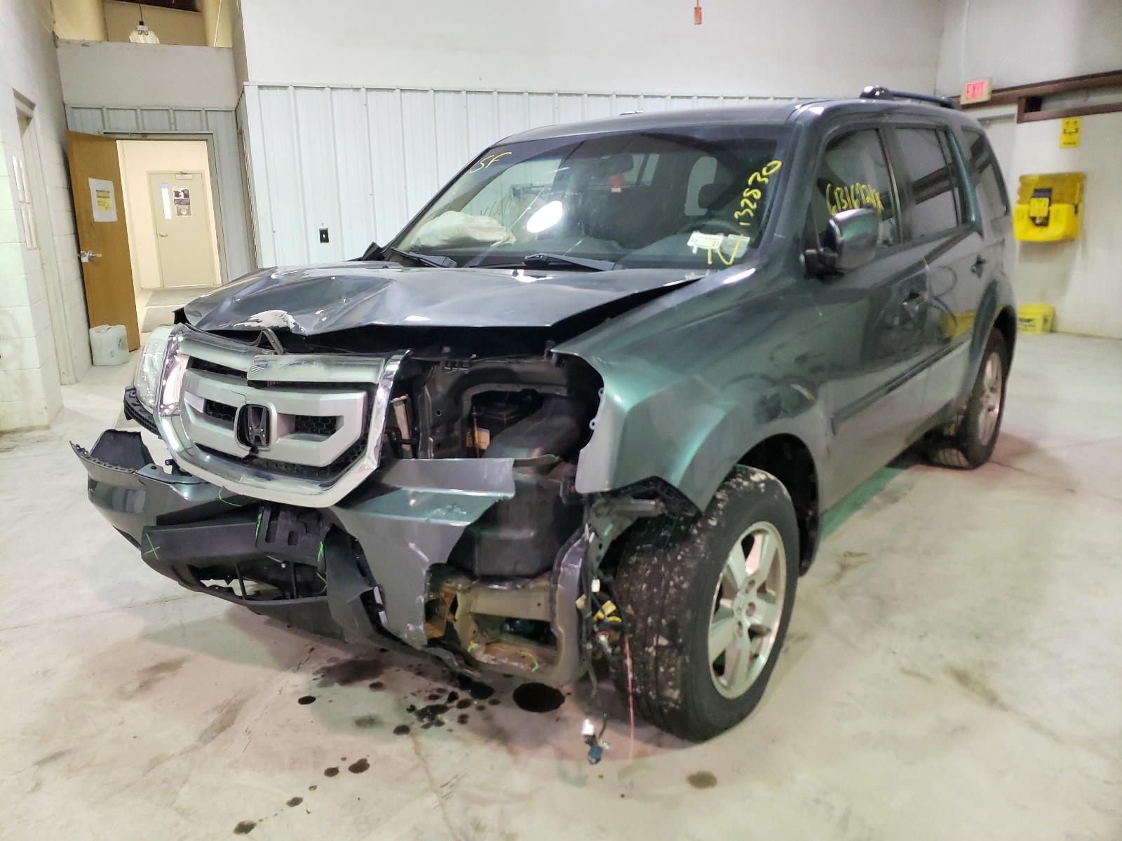 Photo 2 from auction – 2011 HONDA PILOT EX with VIN 5FNYF4H43BB102560