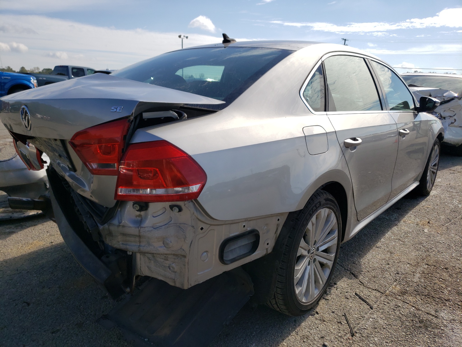 Photo 4 from auction – 2012 VOLKSWAGEN PASSAT SE with VIN 1VWBP7A39CC041474