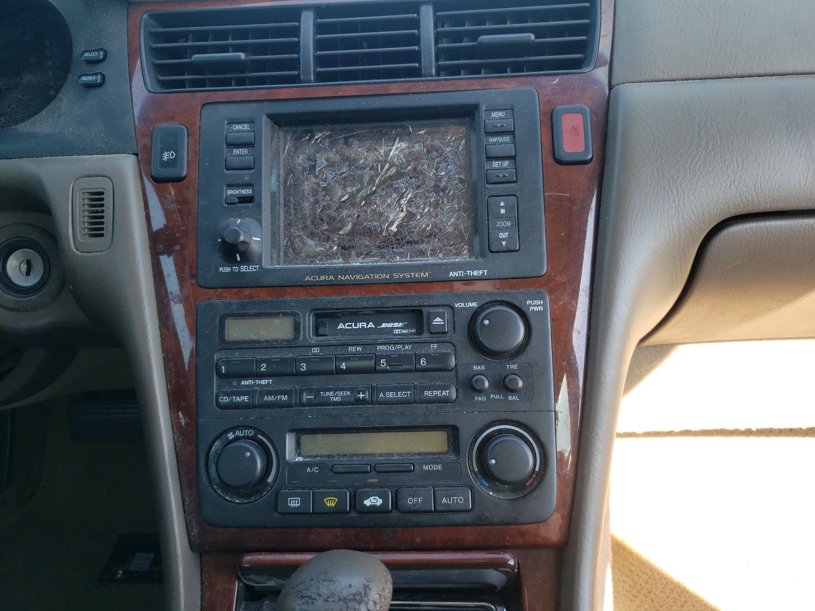 Photo 9 from auction – 1999 ACURA 3.5RL with VIN JH4KA9667XC007637