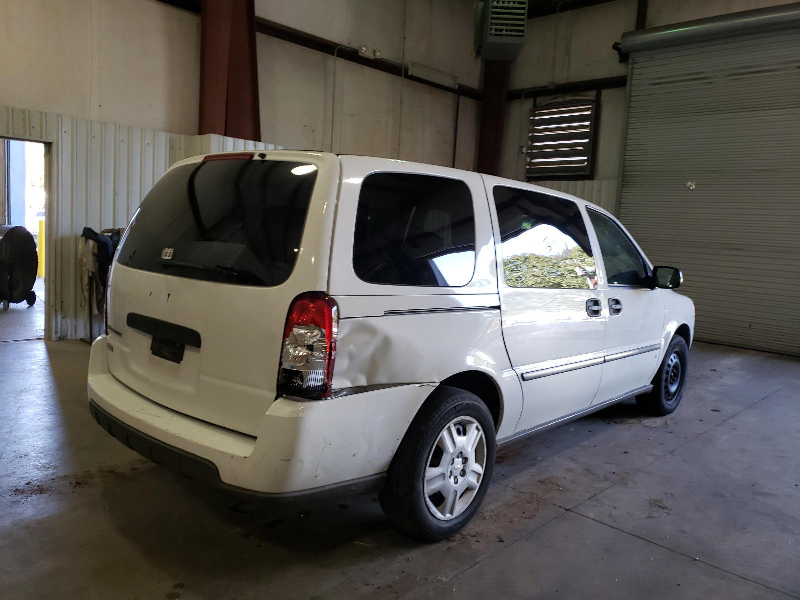 Photo 4 from auction – 2007 CHEVROLET UPLANDER L with VIN 1GNDV23W57D187213