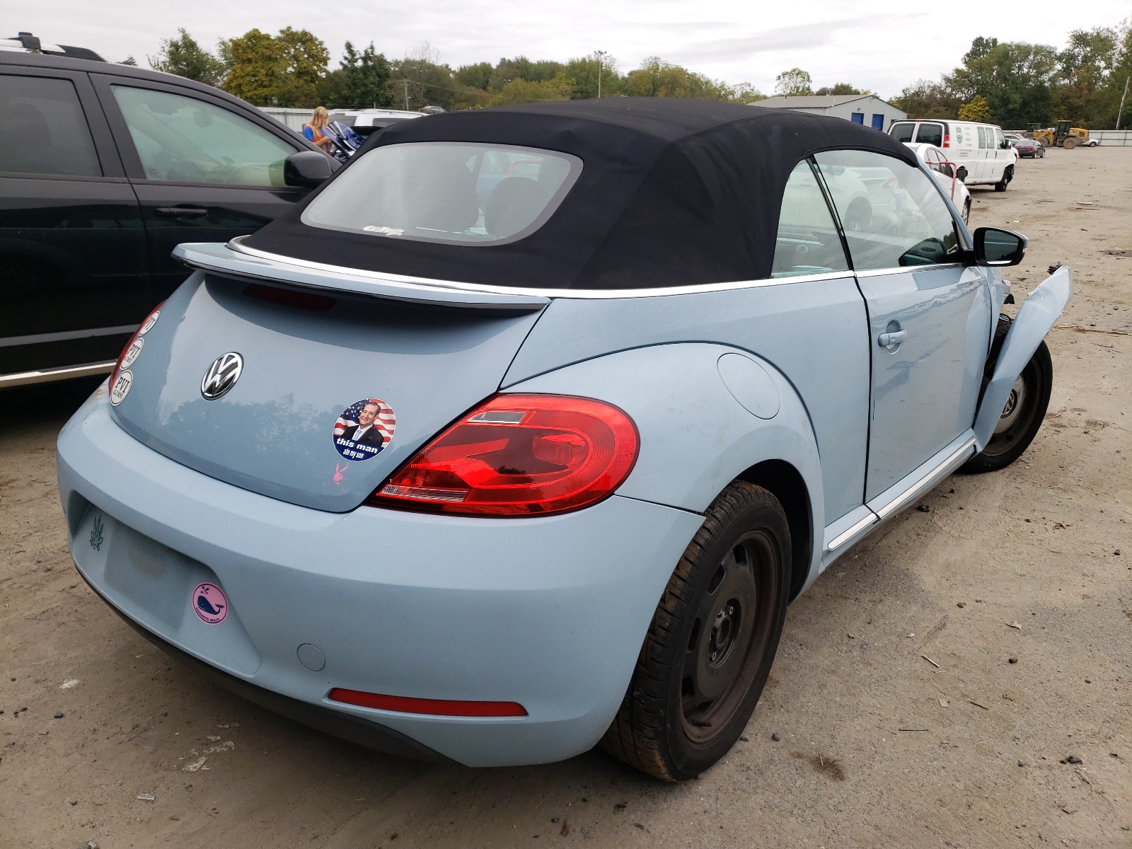 Photo 4 from auction – 2013 VOLKSWAGEN BEETLE with VIN 3VW5P7ATXDM816619