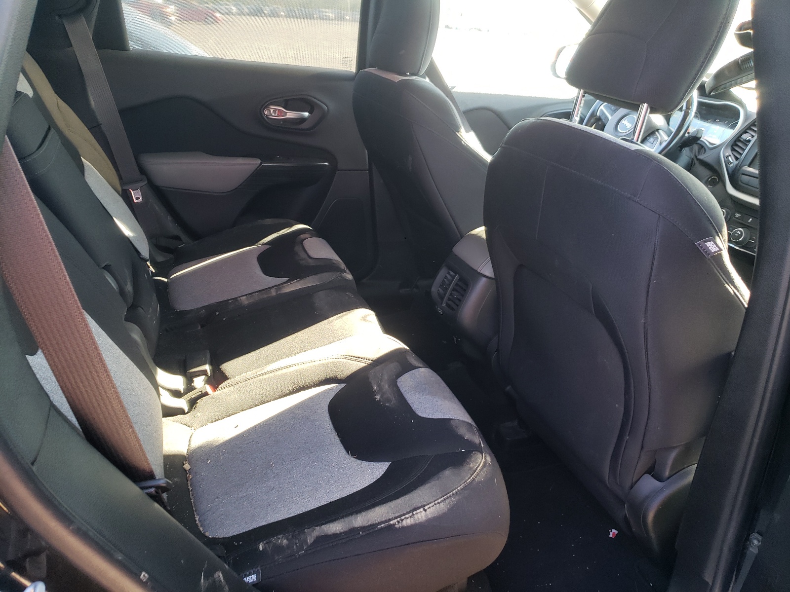 Photo 6 from auction – 2014 JEEP CHEROKEE L with VIN 1C4PJMCB3EW193118