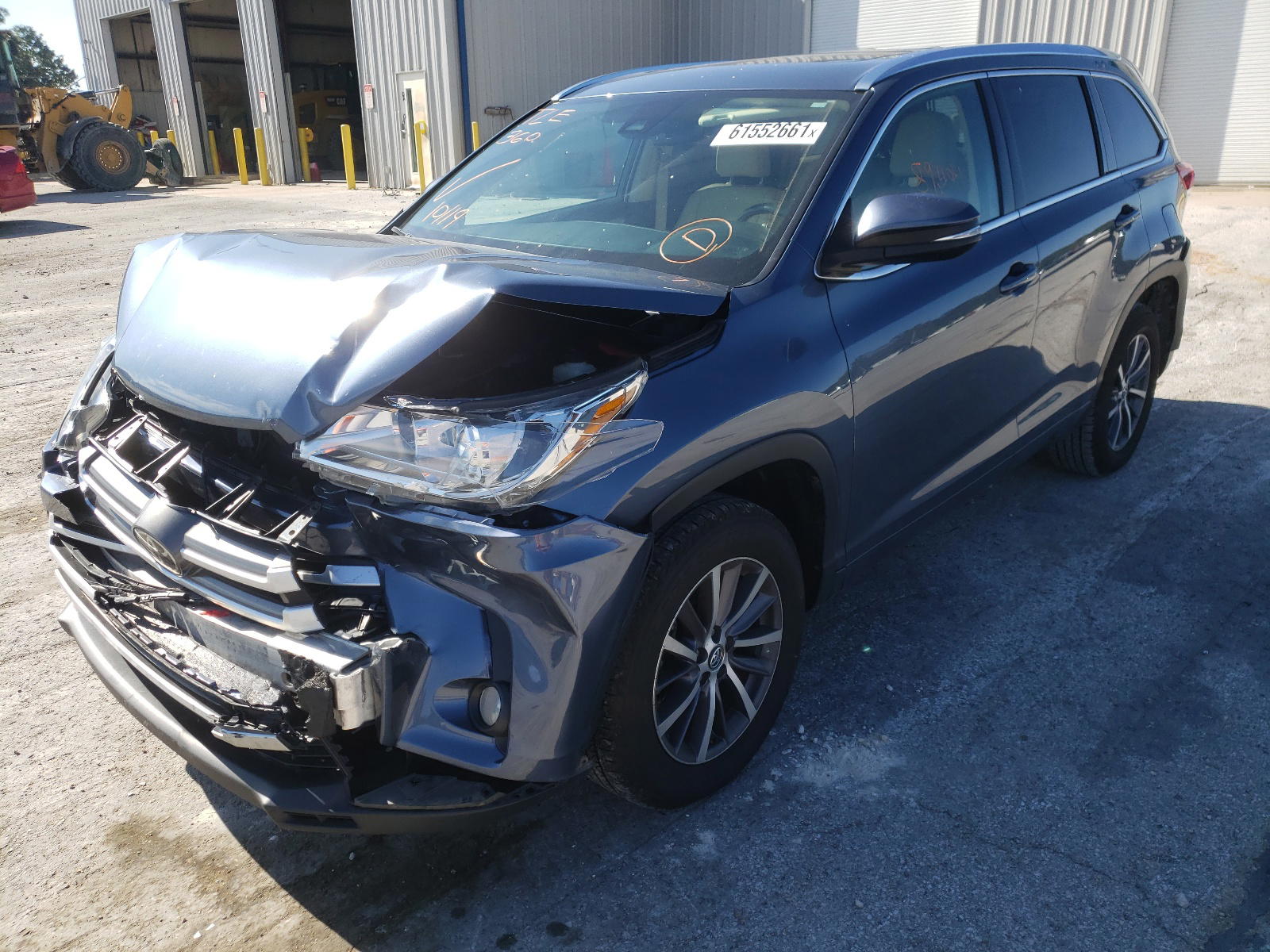 Photo 2 from auction – 2017 TOYOTA HIGHLANDER with VIN 5TDKZRFH1HS523147