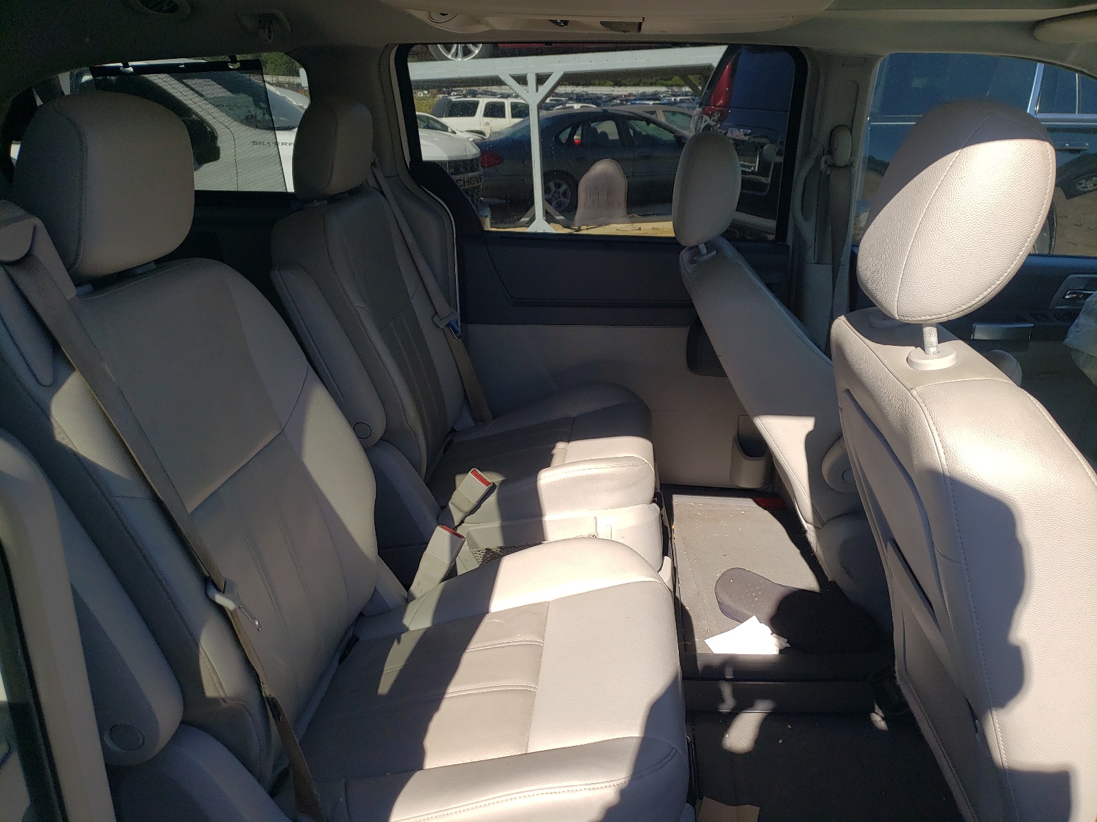 Photo 6 from auction – 2008 CHRYSLER TOWN & COU with VIN 2A8HR54P88R663453