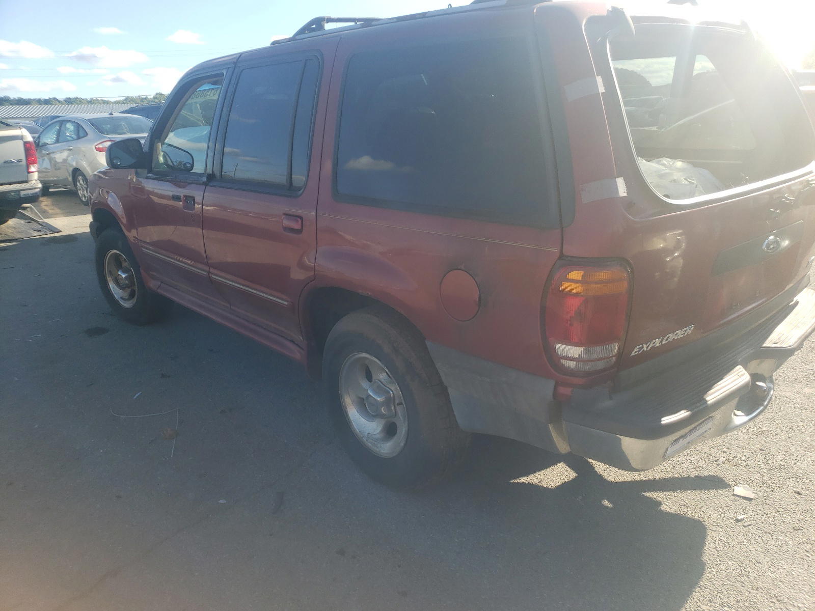 Photo 3 from auction – 2000 FORD EXPLORER X with VIN 1FMZU73E8YUB63801