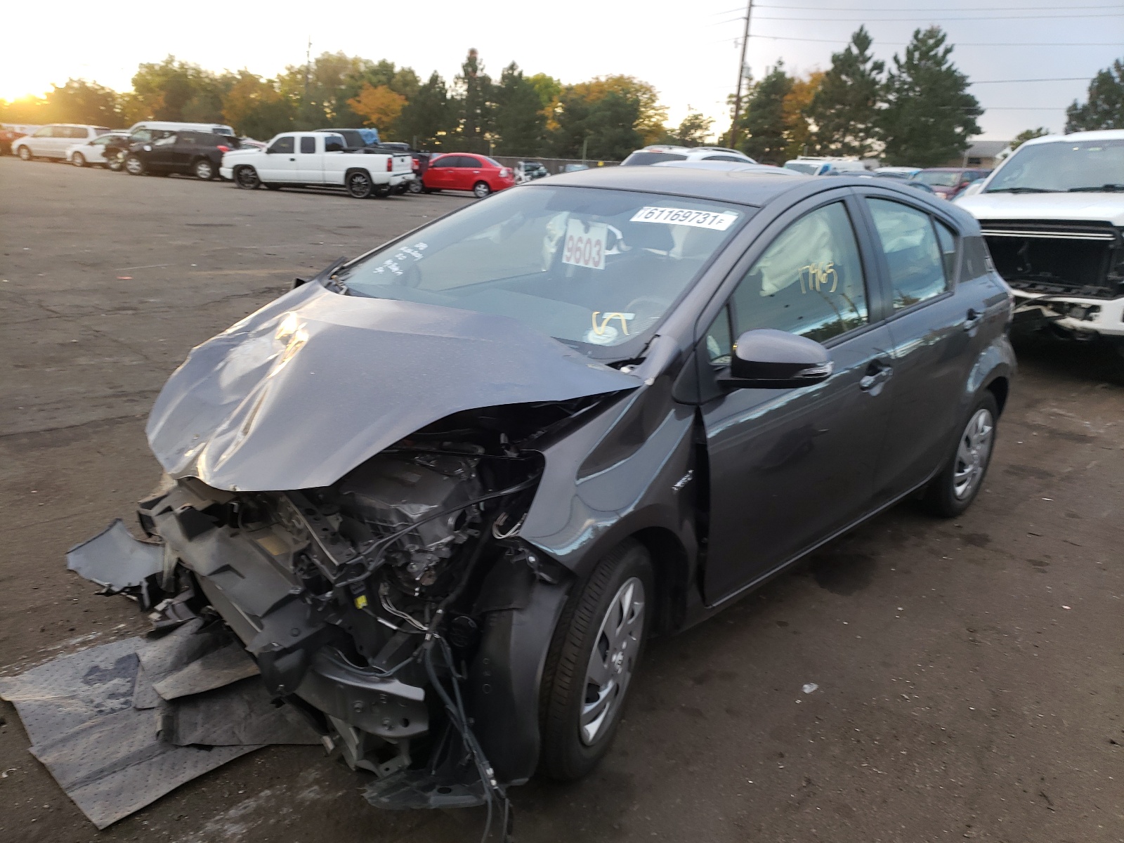 Photo 2 from auction – 2015 TOYOTA PRIUS C with VIN JTDKDTB37F1579660