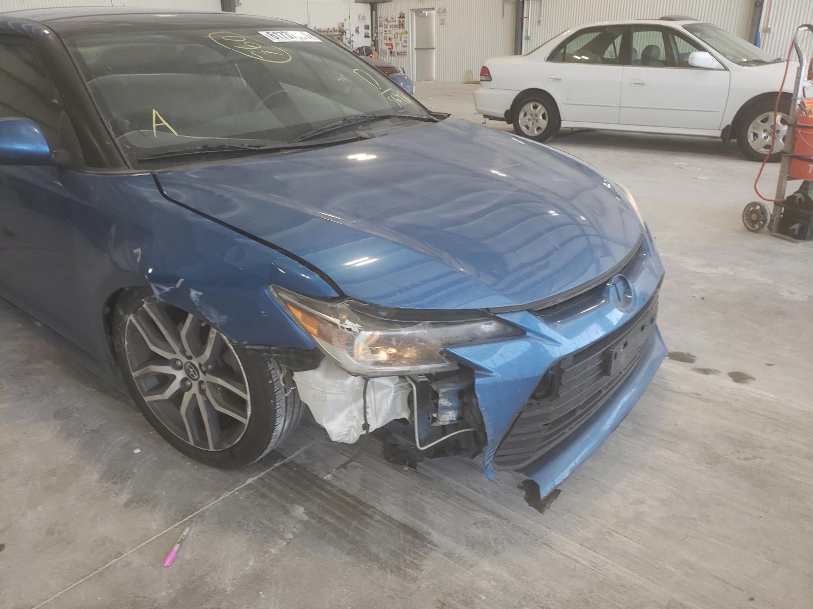 Photo 9 from auction – 2014 TOYOTA SCION TC with VIN JTKJF5C73E3085648