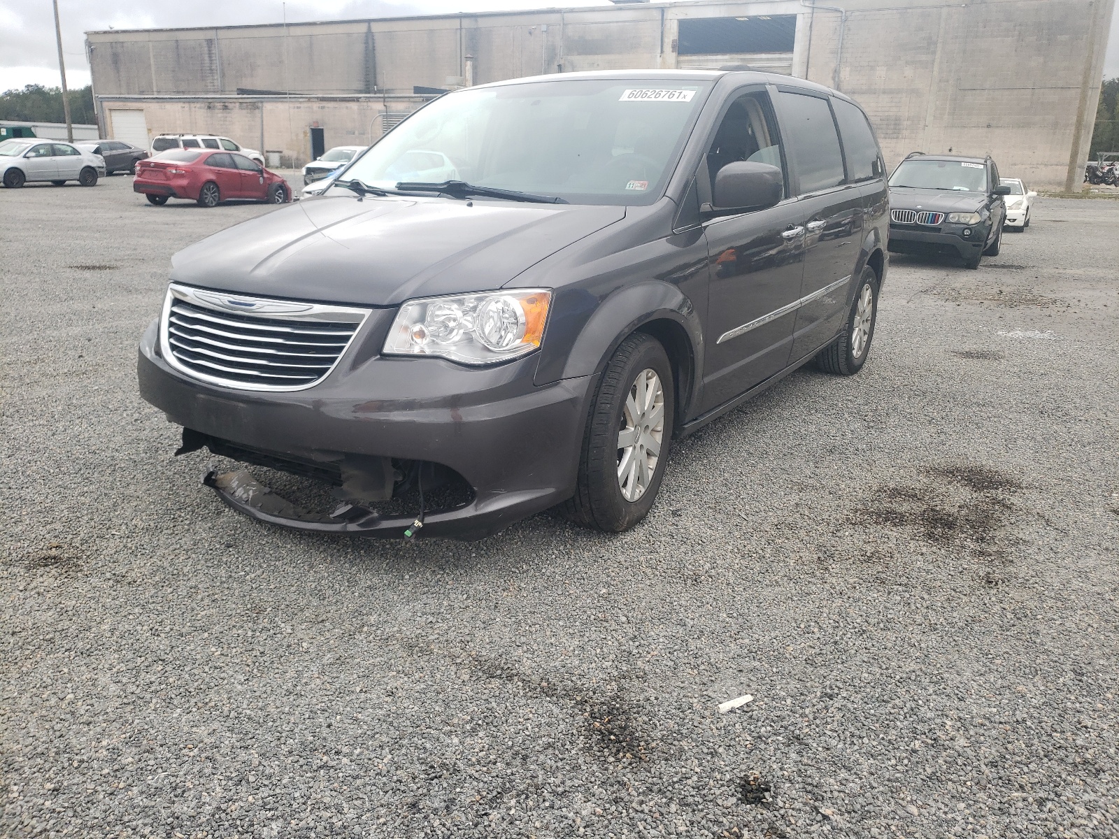 Photo 2 from auction – 2015 CHRYSLER TOWN & COU with VIN 2C4RC1BGXFR740751