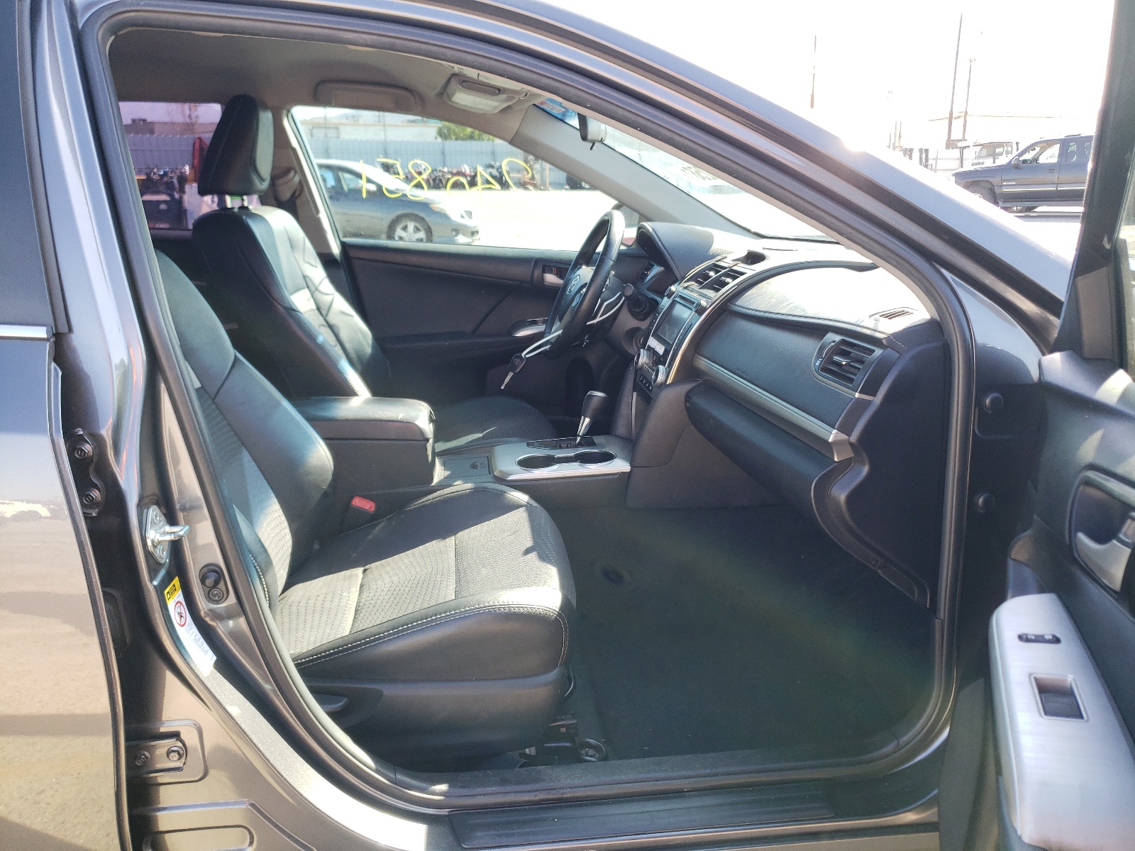 Photo 5 from auction – 2004 TOYOTA CAMRY LE with VIN 4T1BE32K84U823294