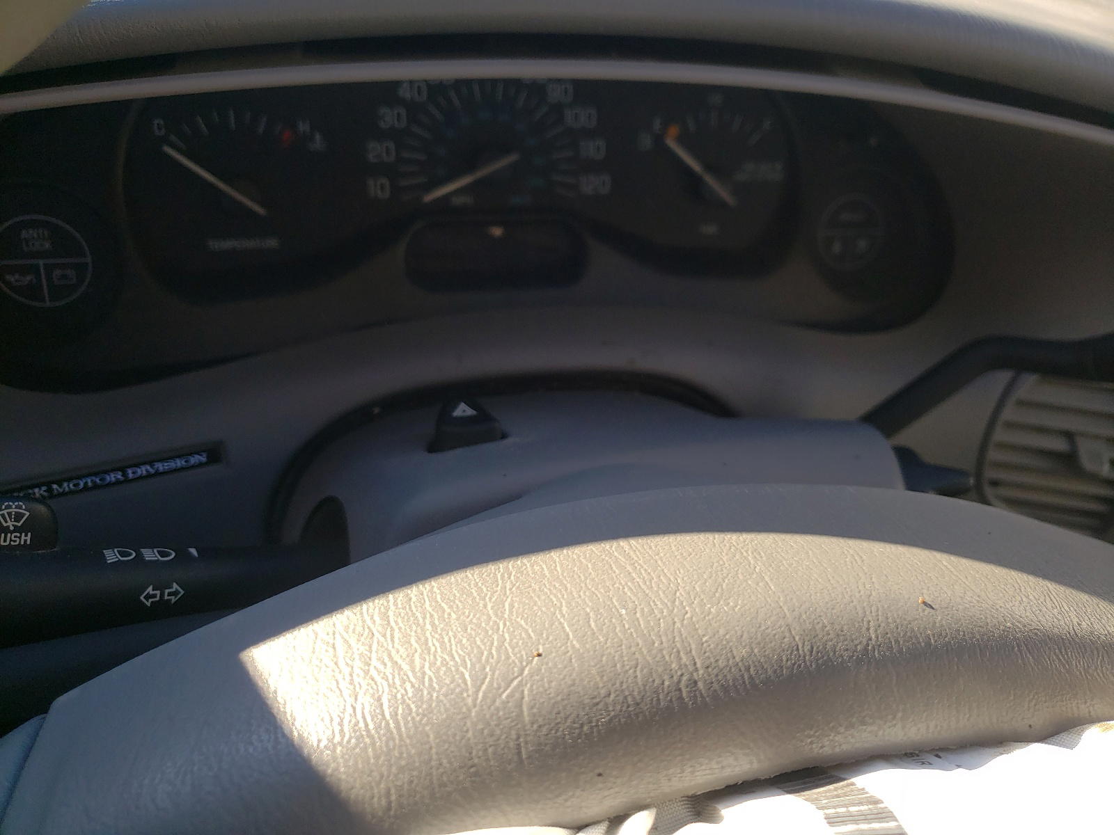 Photo 8 from auction – 2002 BUICK CENTURY CU with VIN 2G4WS52J721106228