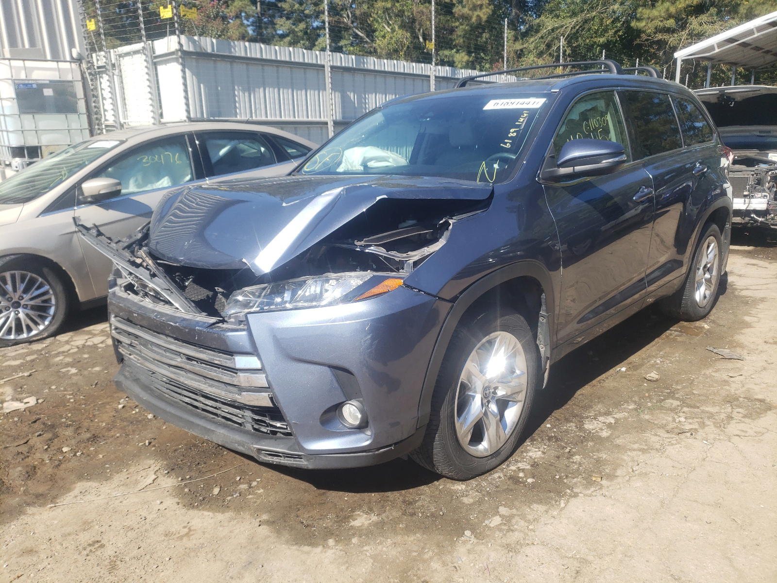 Photo 2 from auction – 2017 TOYOTA HIGHLANDER with VIN 5TDDZRFH4HS464555