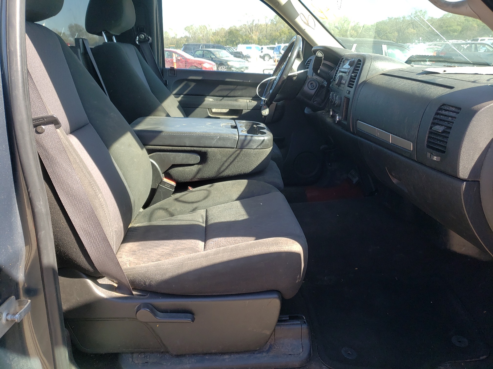 Photo 5 from auction – 2011 CHEVROLET SILVERADO with VIN 1GCNCSEA5BZ220565