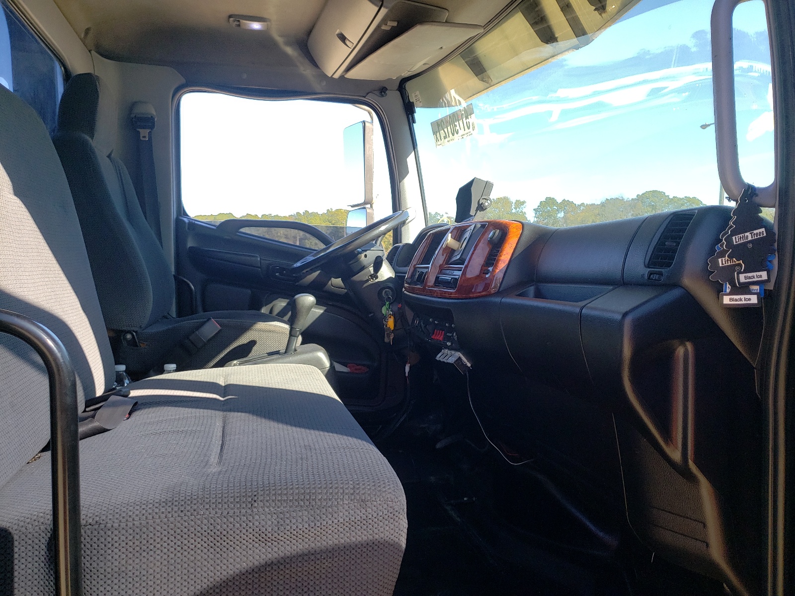 Photo 5 from auction – 2010 HINO 258/268 with VIN 5PVNJ8JN2A4S50247
