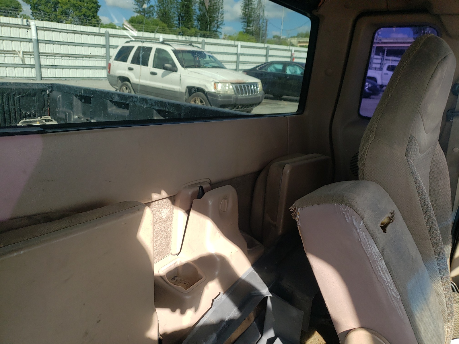 Photo 6 from auction – 1998 FORD RANGER SUP with VIN 1FTYR14U4WTA80020