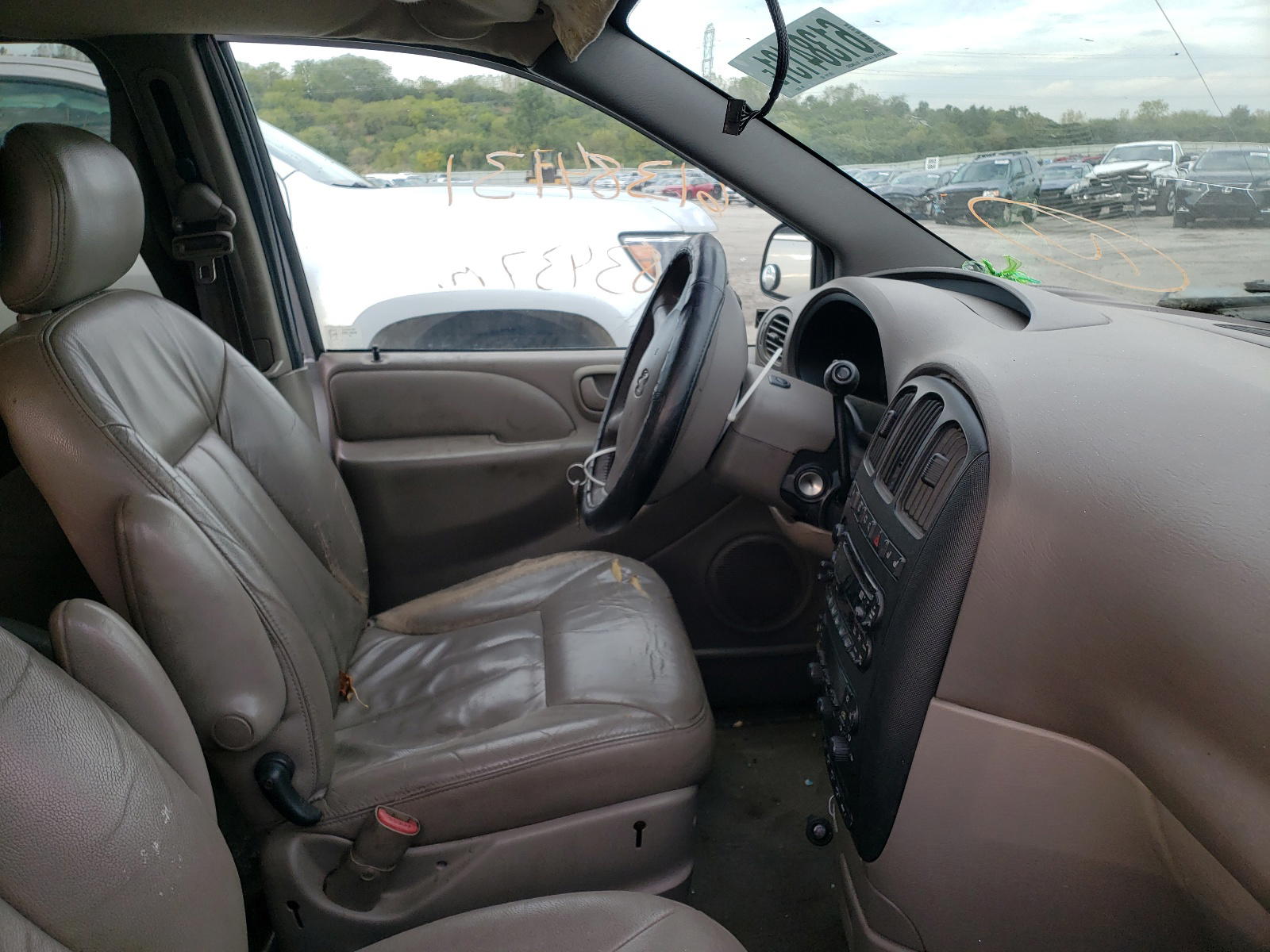 Photo 5 from auction – 2002 DODGE GRAND CARA with VIN 2B8GP54L92R793833