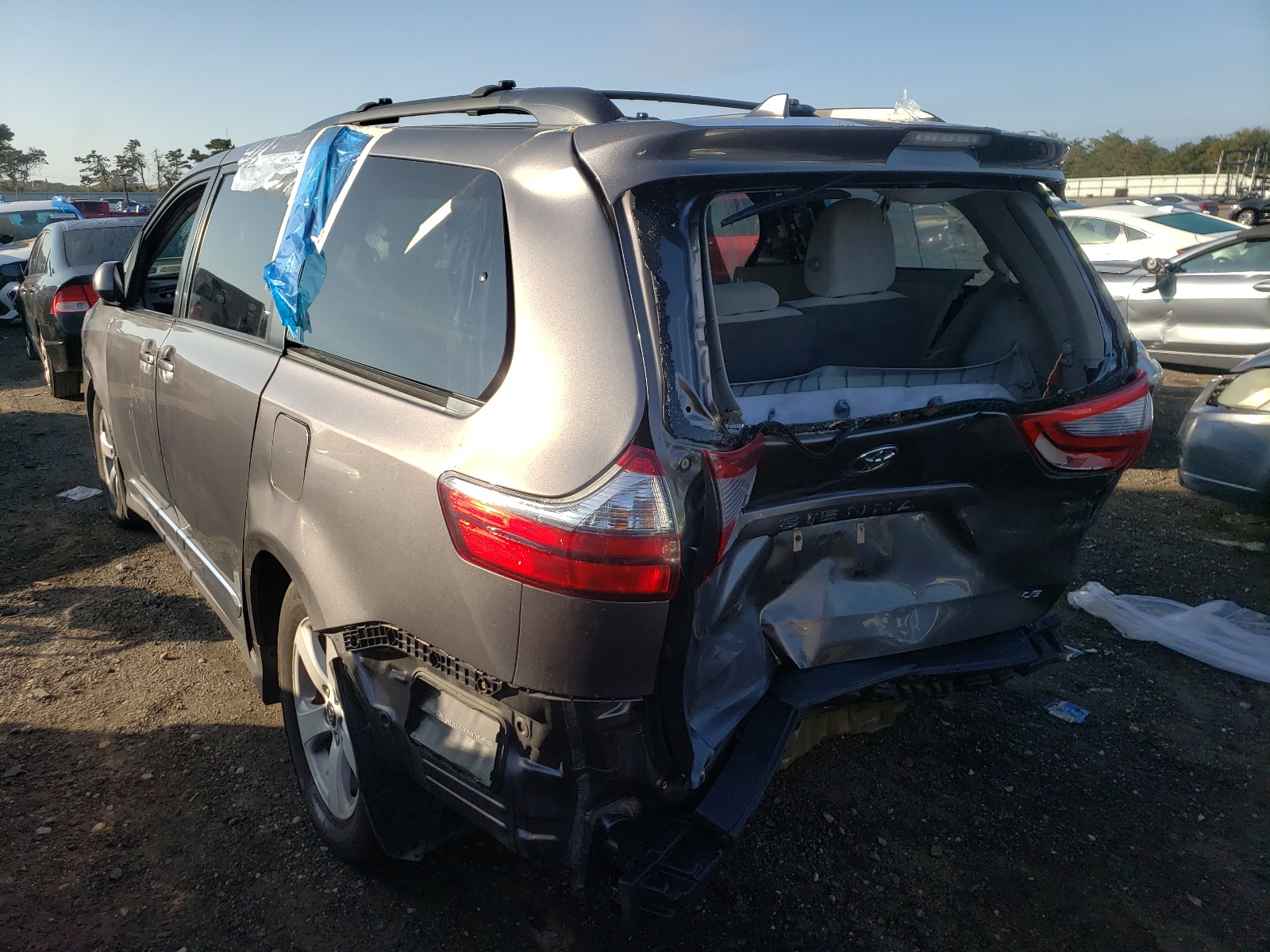 Photo 3 from auction – 2020 TOYOTA SIENNA LE with VIN 5TDKZ3DC3LS024007
